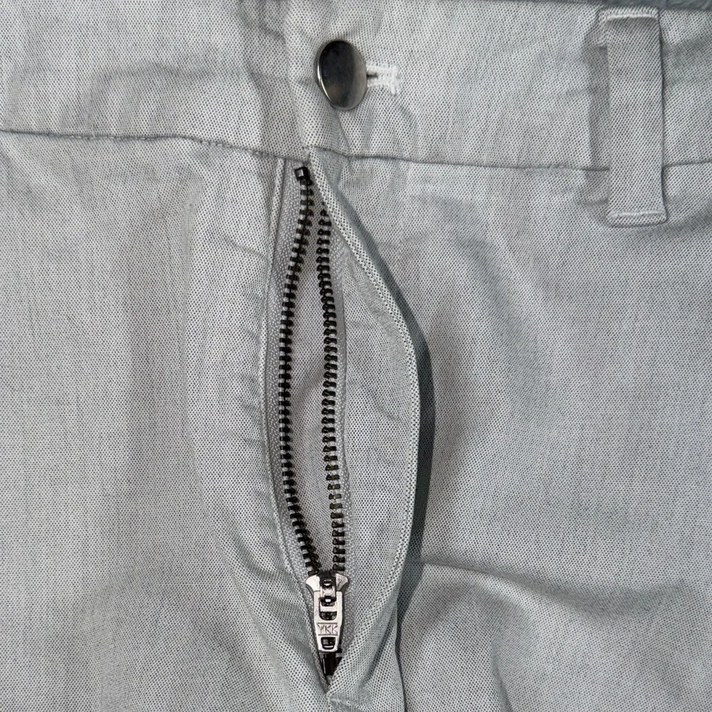 Lululemon Athletica Men's Soft Gray Flat Front Shorts